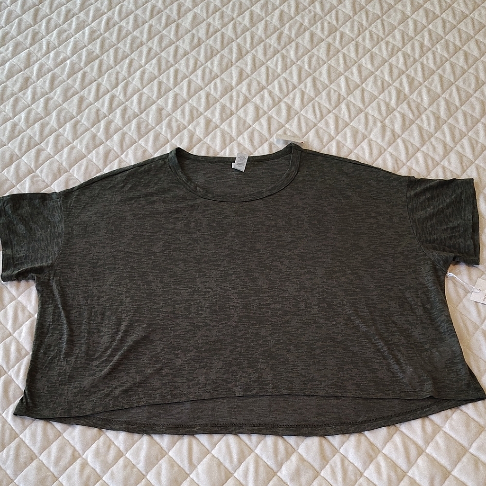 Balance Collection, Women's New Green Boxy Crop T-Shirt ,Size L